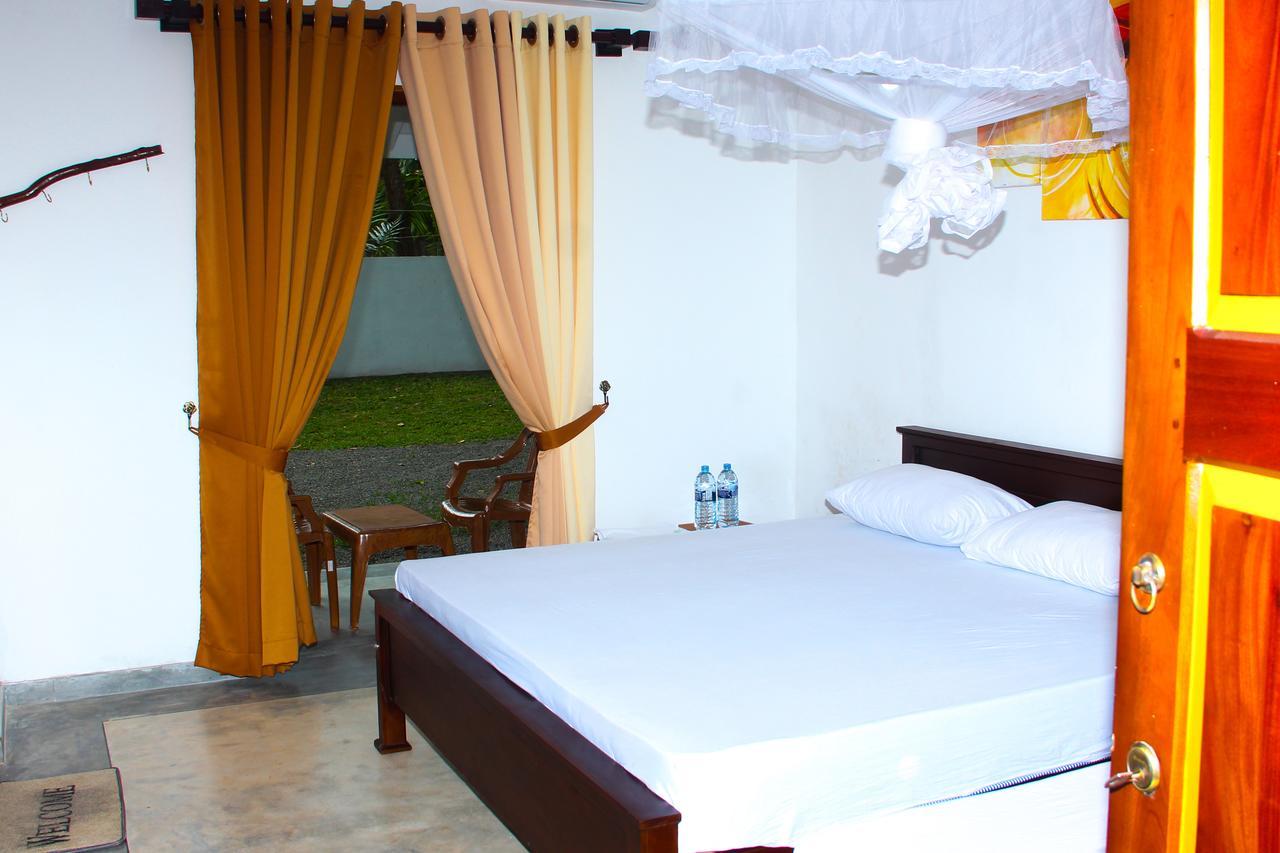 Villa Palm Breeze Polhena Esterno foto