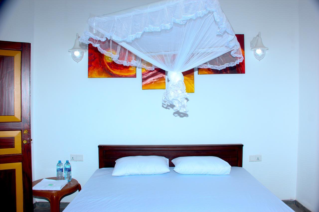 Villa Palm Breeze Polhena Esterno foto